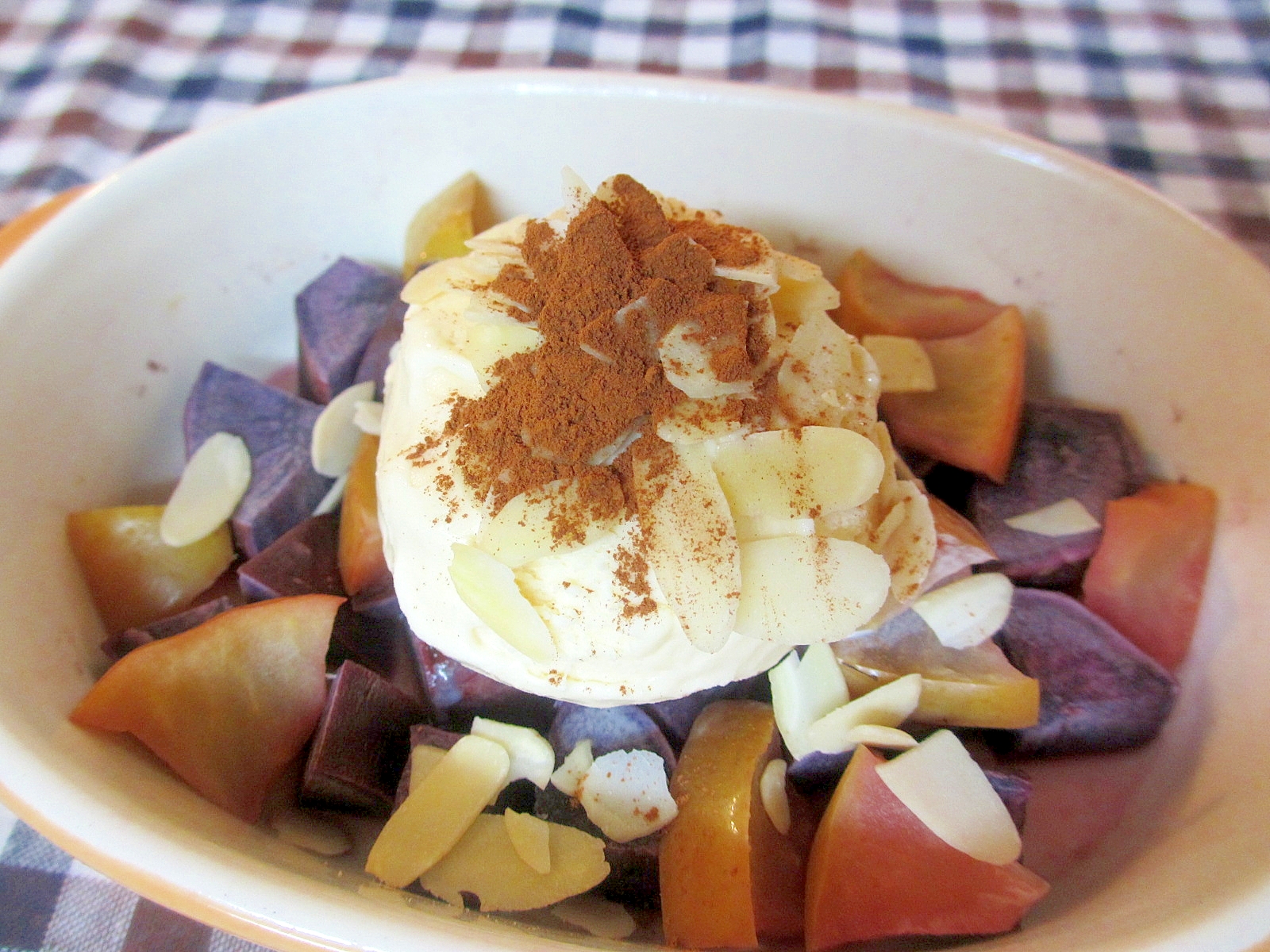紫芋とりんごのレンジ蒸し、アイスのせ
