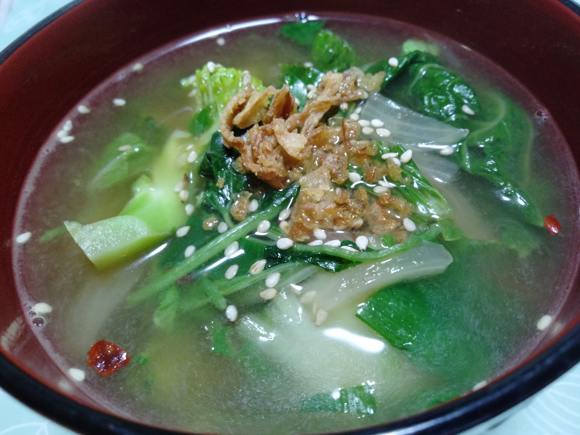 野菜いっぱい体あたたまるセロリと三つ葉の中華スープ