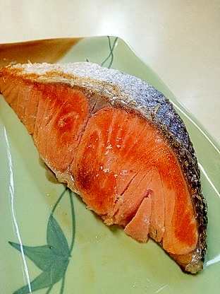 フライパン一丁で焼く鮭の蒸し焼き