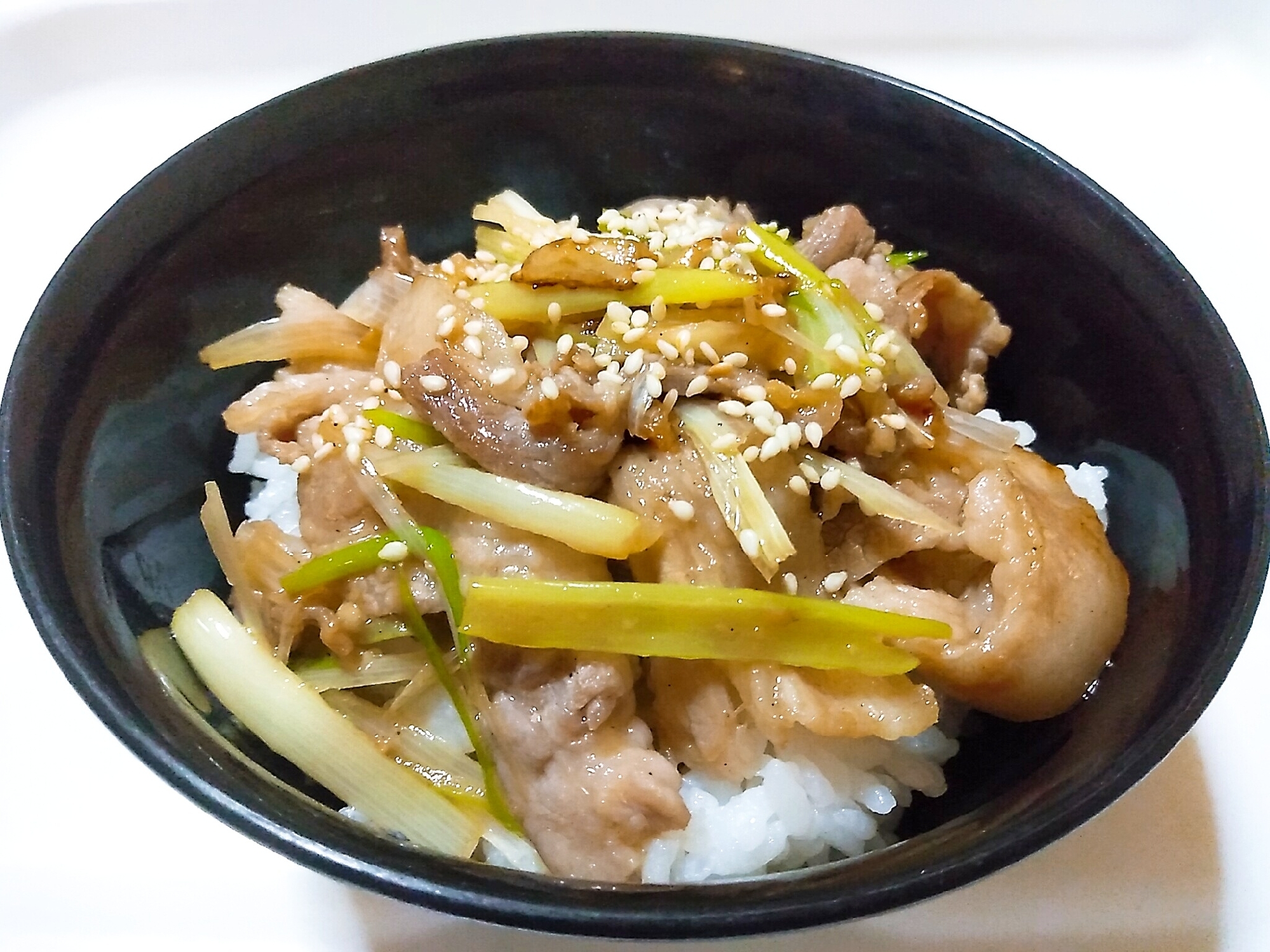 オイスターガーリック風味のコク旨豚ばら丼