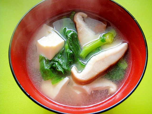 豆腐と菜の花しいたけの味噌汁