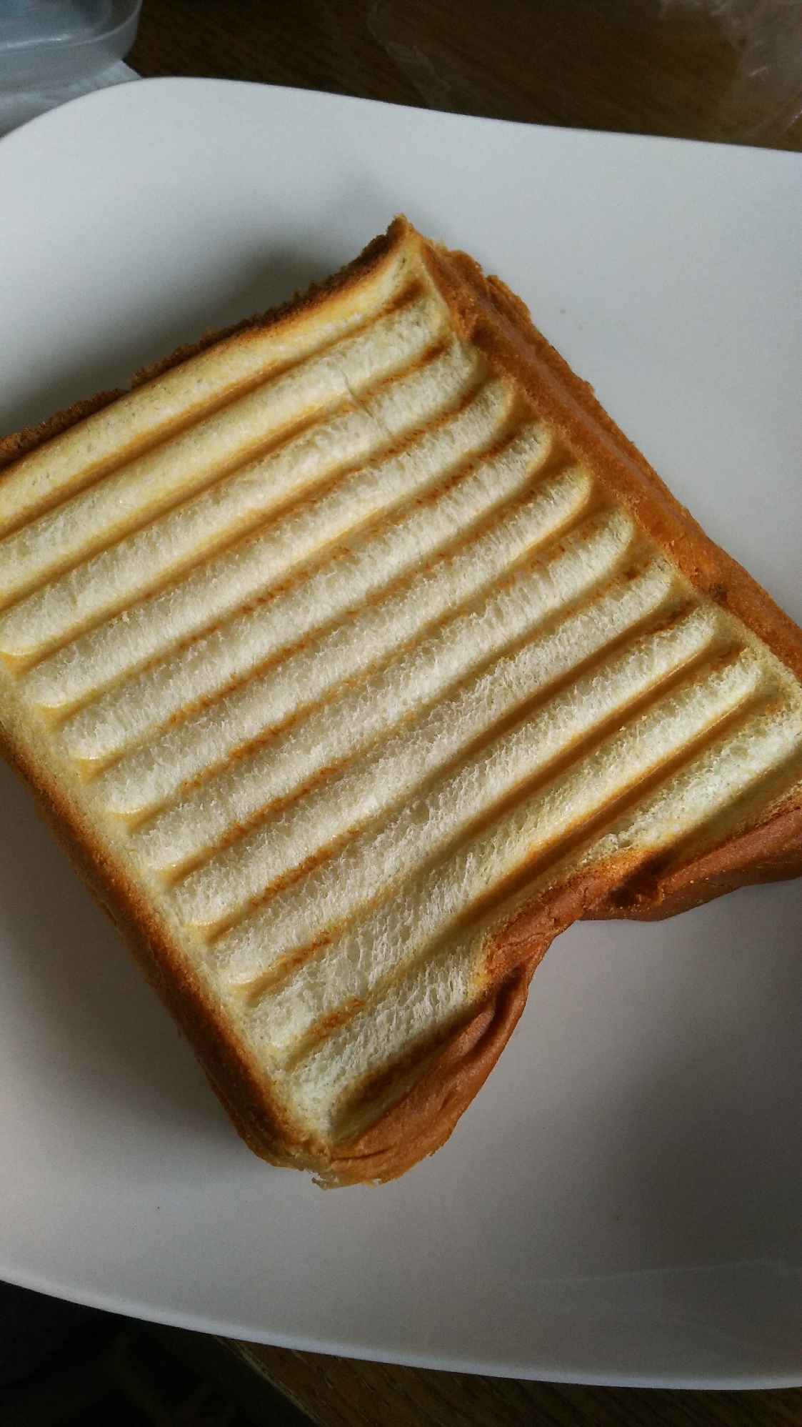 10. たまご焼きとスモークチキンのパニーニ