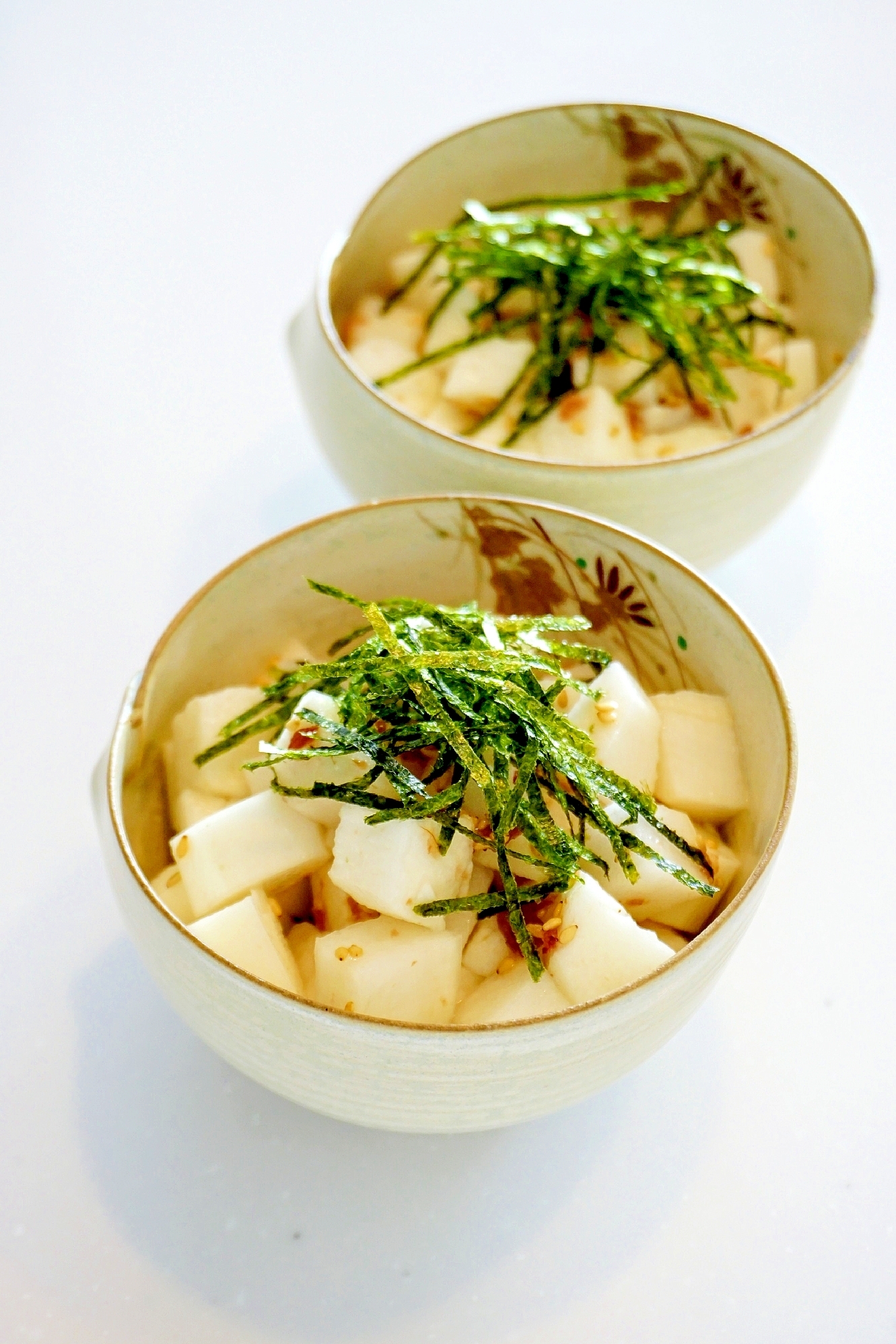 ２種類の食感を楽しむ！長芋と大根の梅肉和え