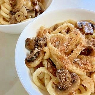 マッシュルームとにんにくの焼うどん
