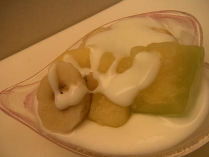 冷凍フルーツで作りました^m^！欲張ってメロン&バナナ&ゴールドキウイのプチ贅沢バージョン(>_<)♡フローズンヨーグルトみたいで凄く美味しかったです～♡♡♡