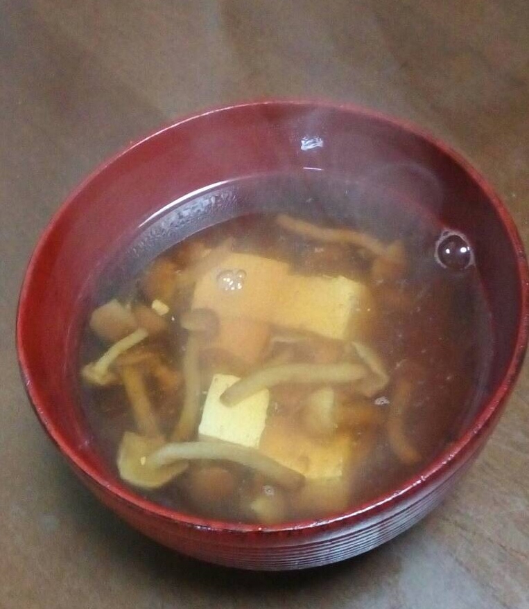 なめこと豆腐のお吸い物