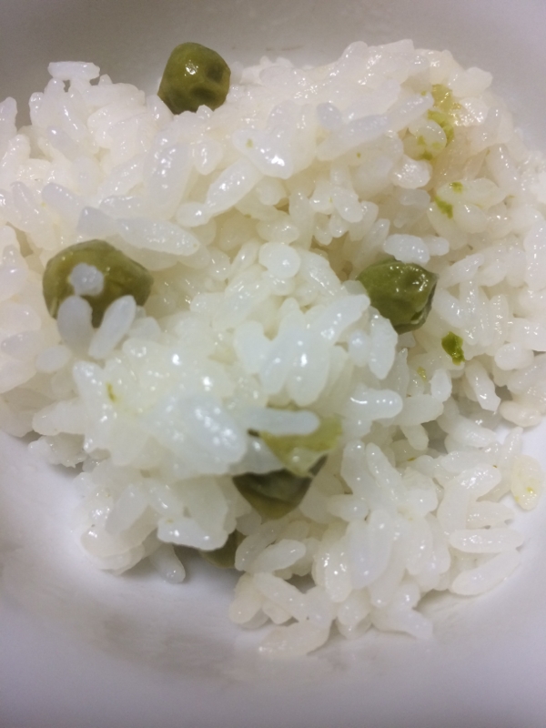 バター風味のグリーンピースご飯(❁・∀・❁)