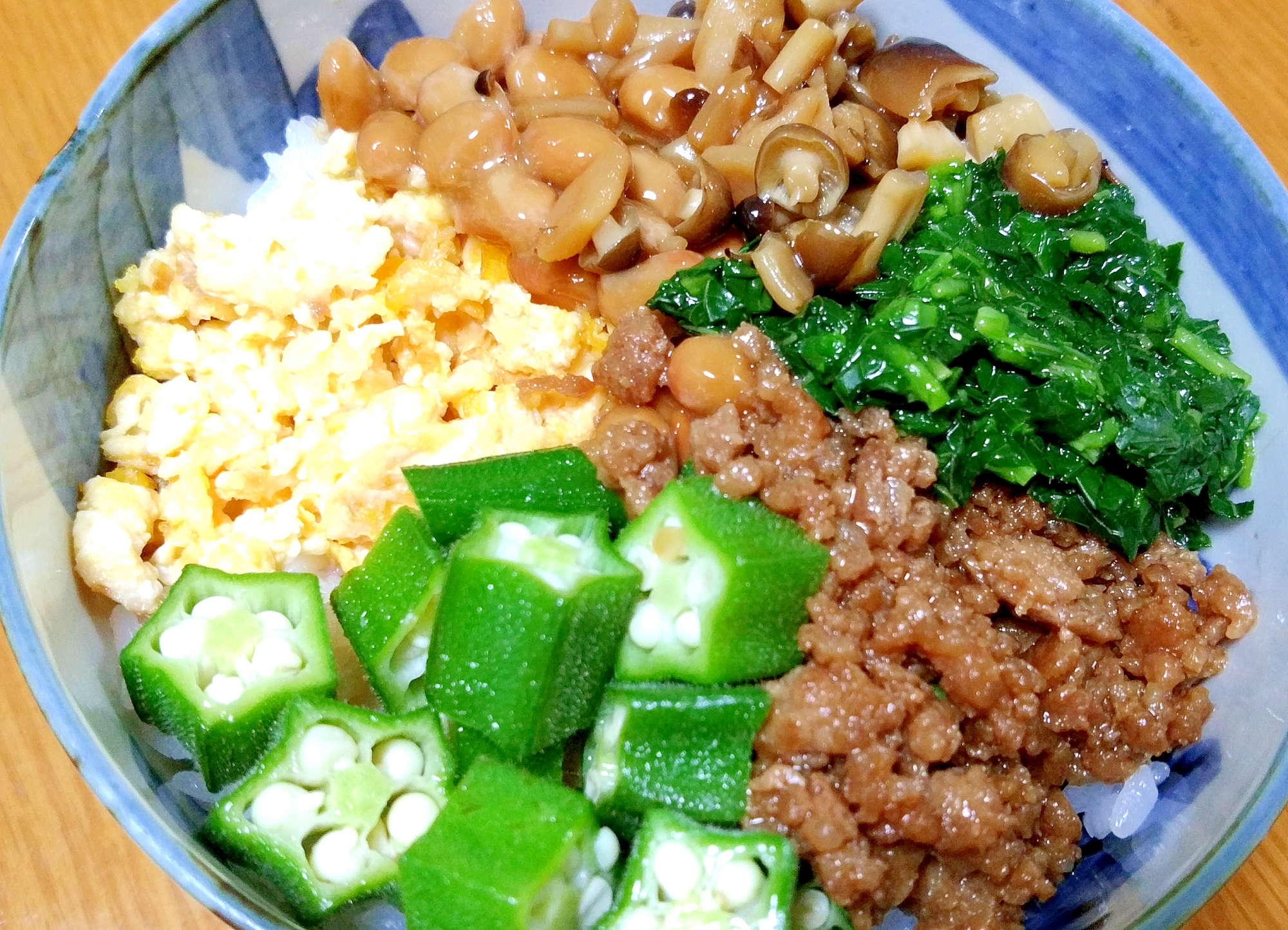 スタミナたっぷり☆6種のネバネバそぼろ丼♪