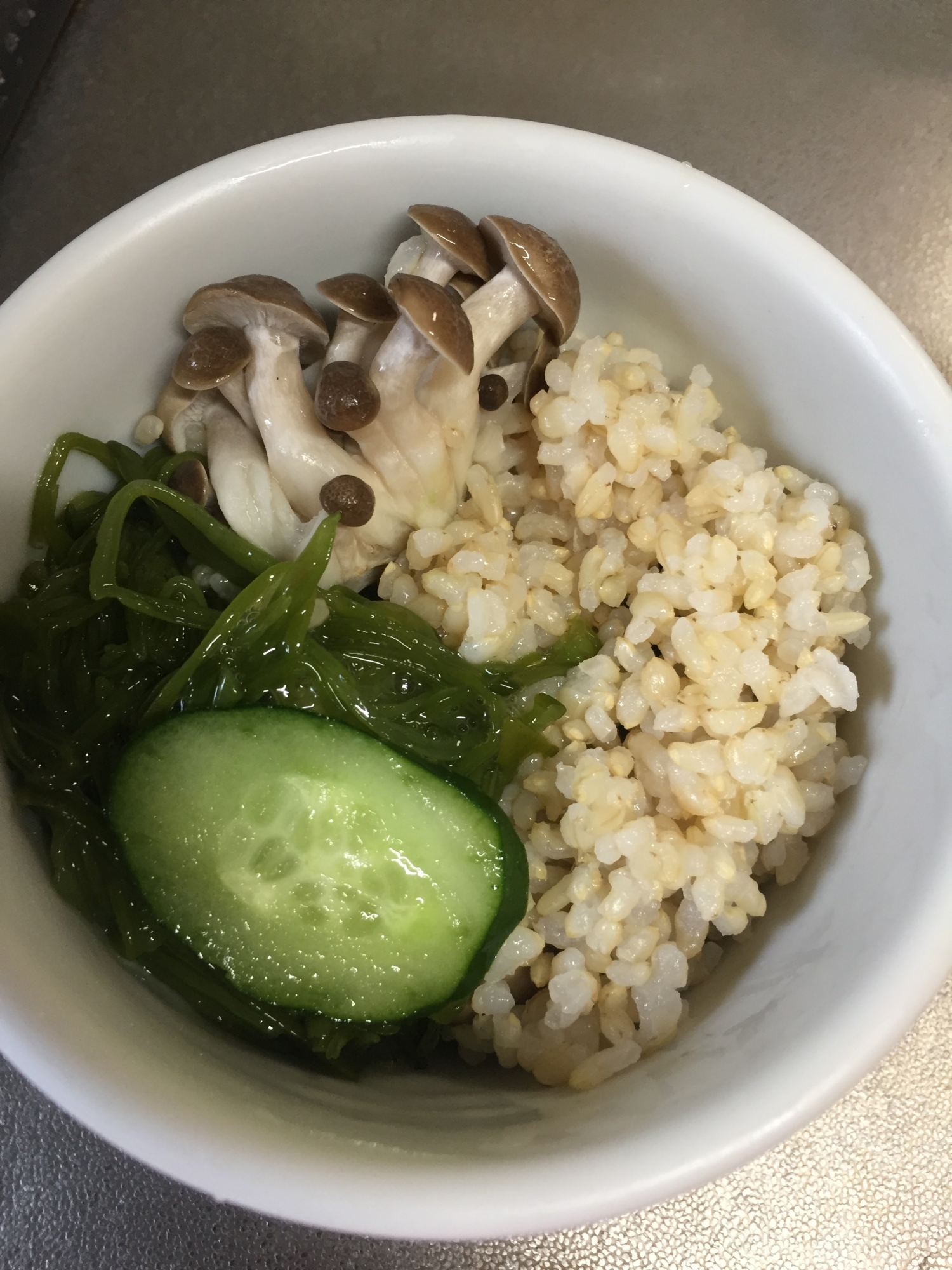 食物繊維たっぷり玄米丼！