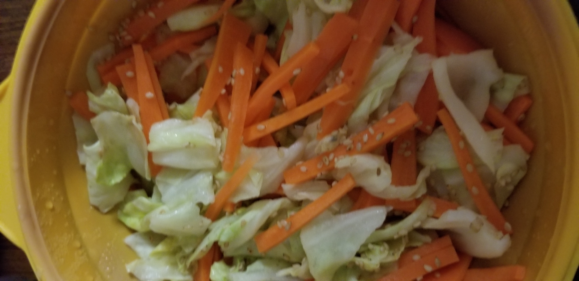 キャベツとにんじんのごまあえ