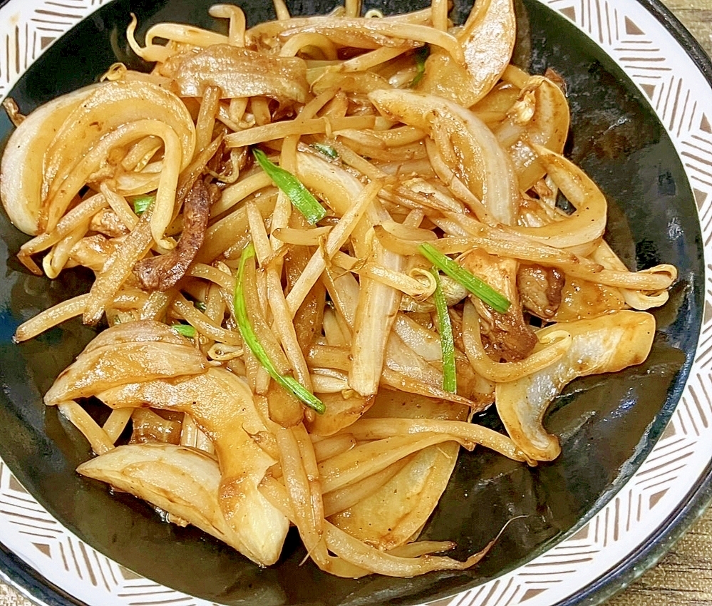 椎茸軸と玉葱とモヤシと韮で青椒肉絲の素炒め花椒風味