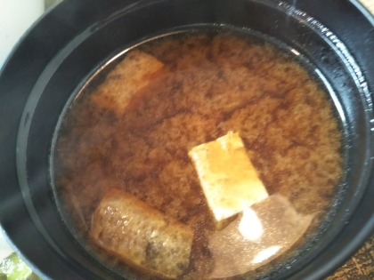 絹ごし豆腐と油揚げの味噌汁