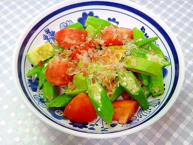 夏野菜とアボカドのおかかサラダ