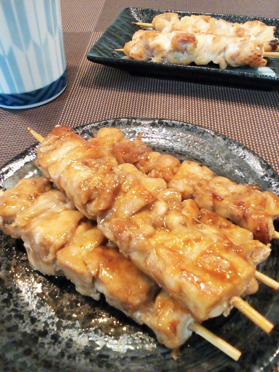 フライパンで炭火焼きのように焼鳥を香ばしく焼く方法