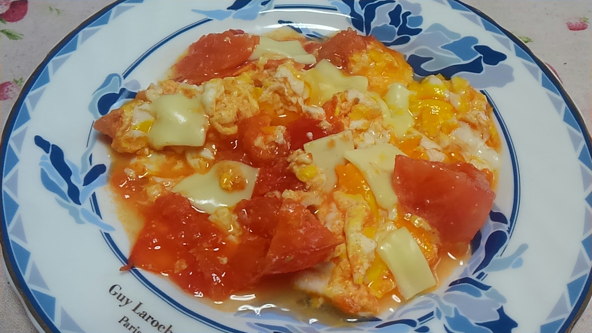 トマトとチーズのスクランブルエッグ☆