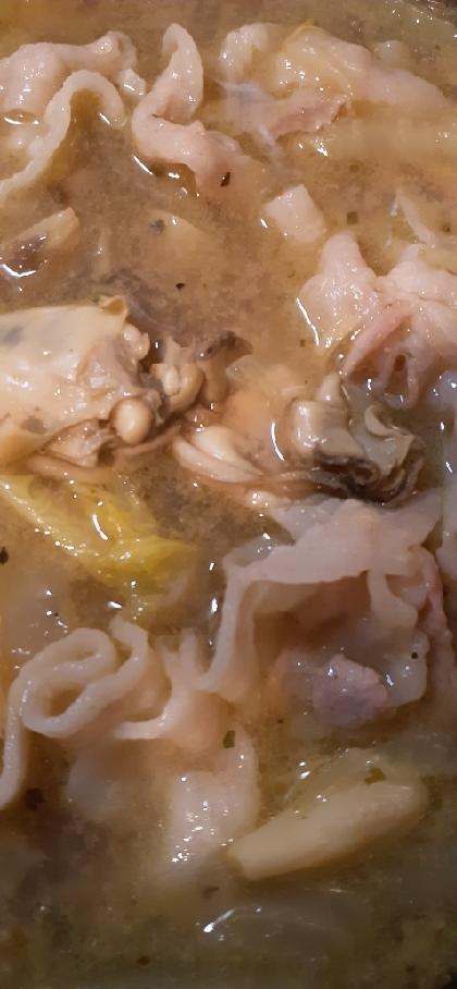 もつ鍋スープのような辛味噌鍋