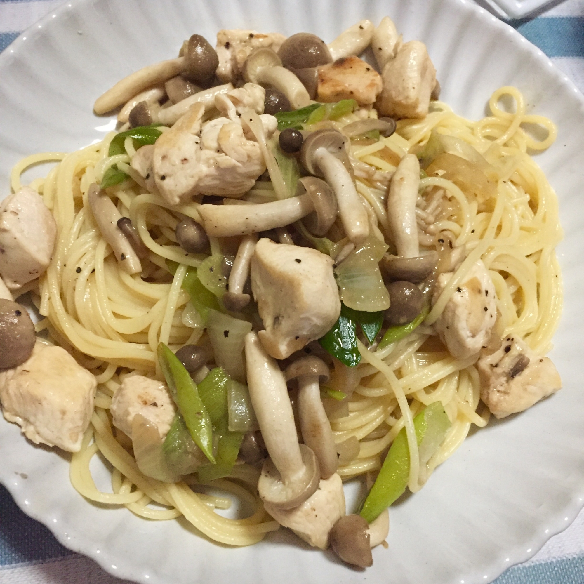 鶏肉ときのこの醤油バターパスタ