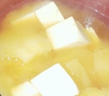 じゃがいもと豆腐の味噌汁