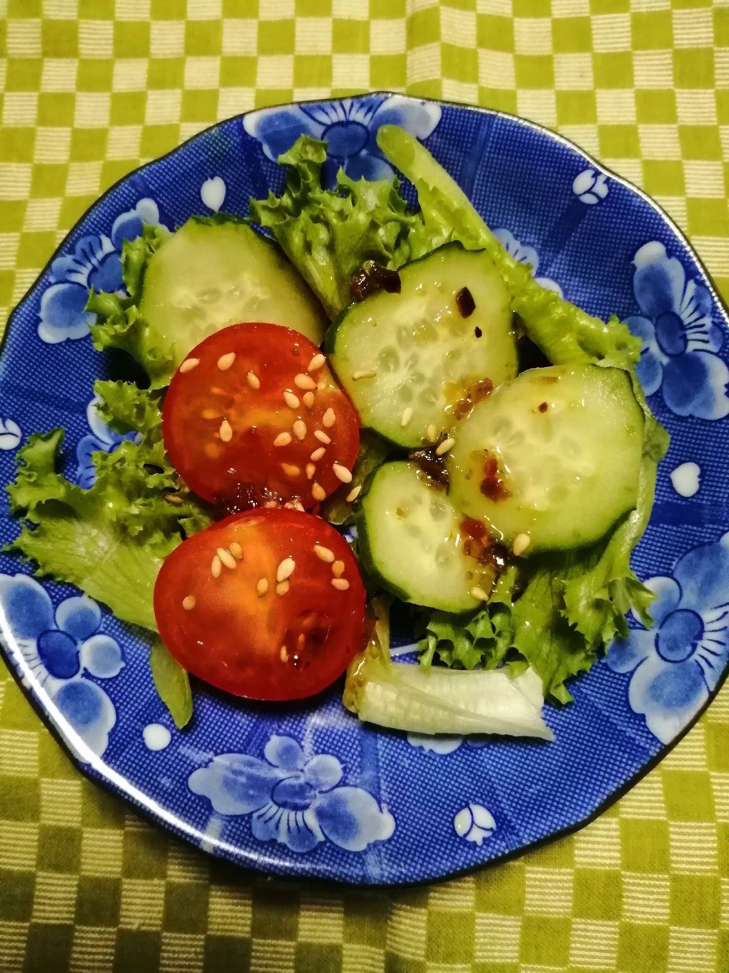 プチトマトときゅうりとレタスのサラダ