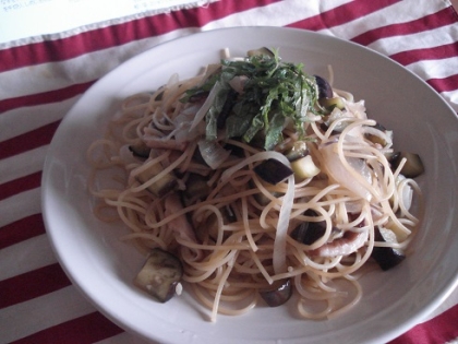 美味しい茄子のパスタになりました。ありがとうございます（＾－＾）ノ醤油ほっとする、パスタですね～。しつこくもなく、がっつりいただけました。うま～（＾－＾）ｖ