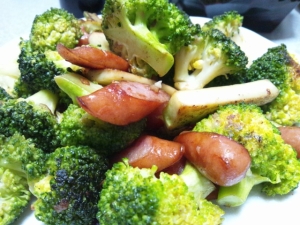 マヨで炒める ブロッコリーとウィンナーの炒めもの レシピ 作り方 By ちっち7568 楽天レシピ