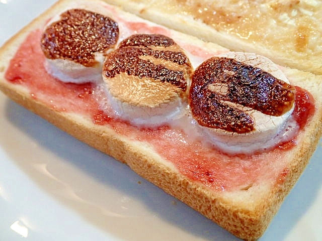 苺ジャムとマシュマロのバニラ香るトースト