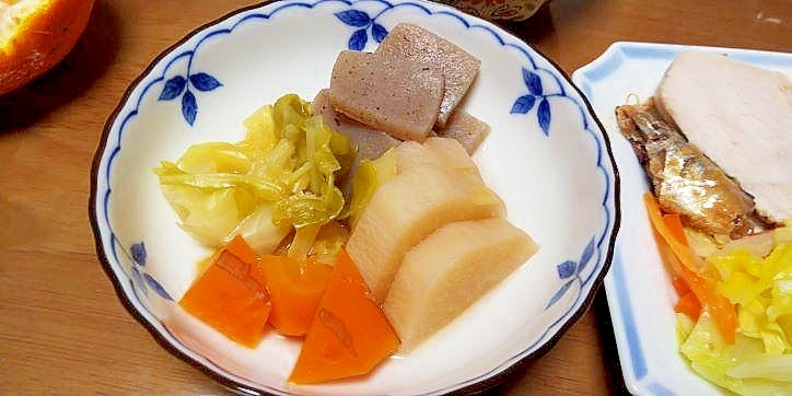 大根とこんにゃくとキャベツの煮物