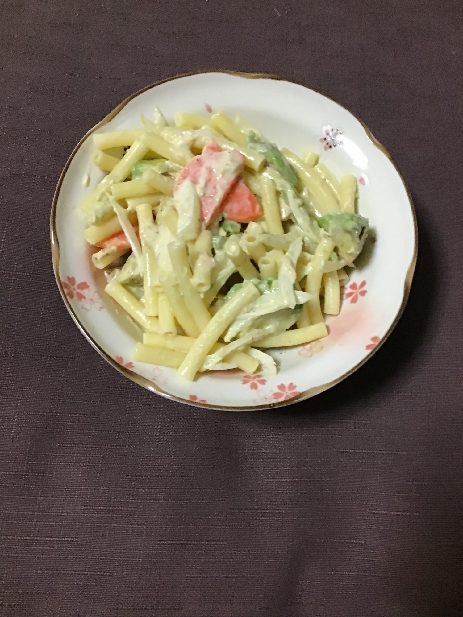アボカドとシーチキンのマカロニサラダ。