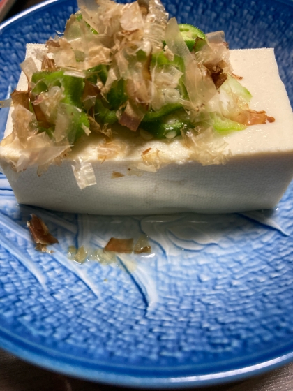 冷奴　（オクラのせ　シャリッ）