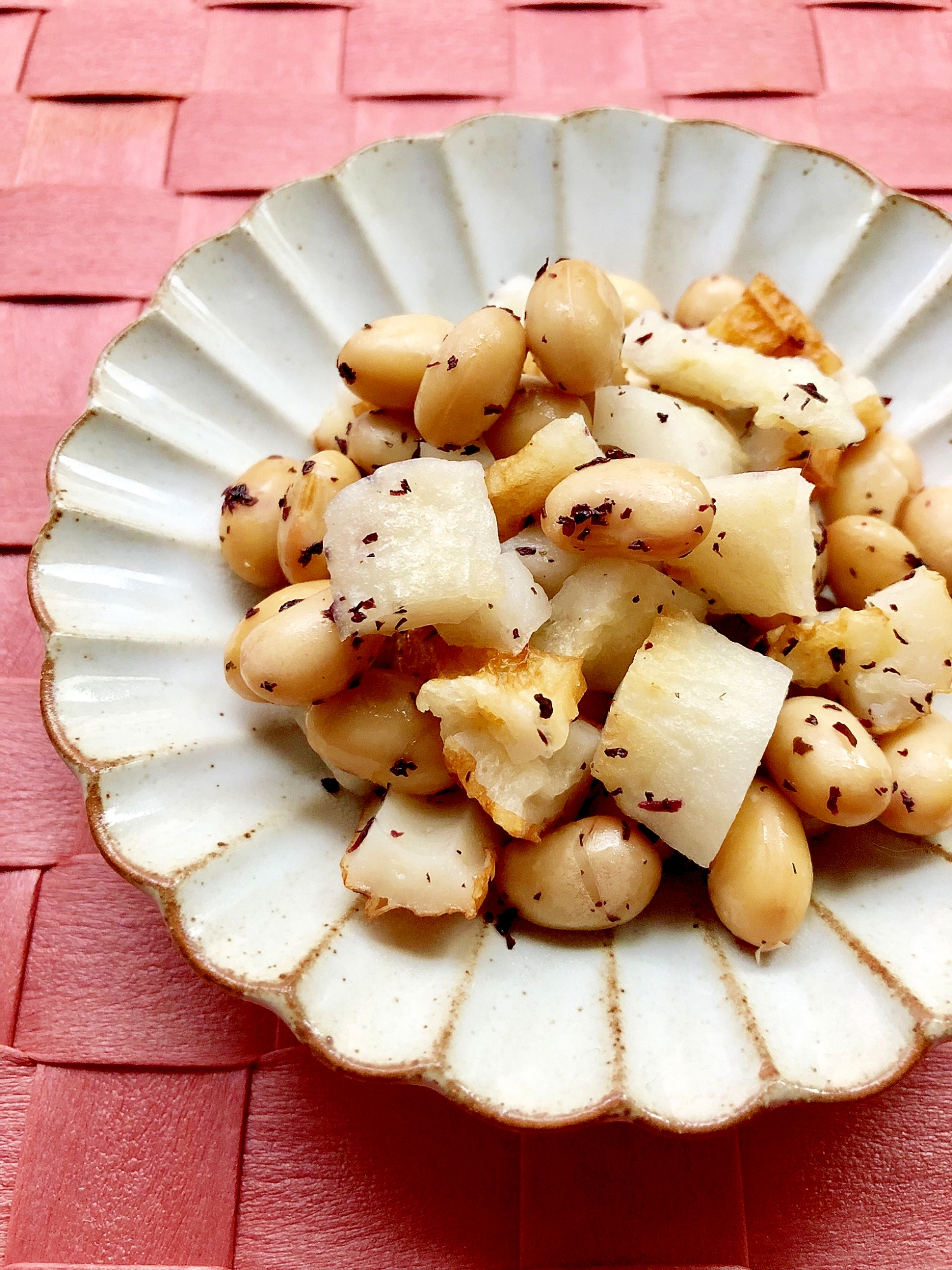 レンジで簡単!蒸し大豆とちくわのゆかり和え