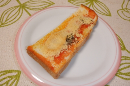 バジル風味☆ケチャップと粉チーズのトースト