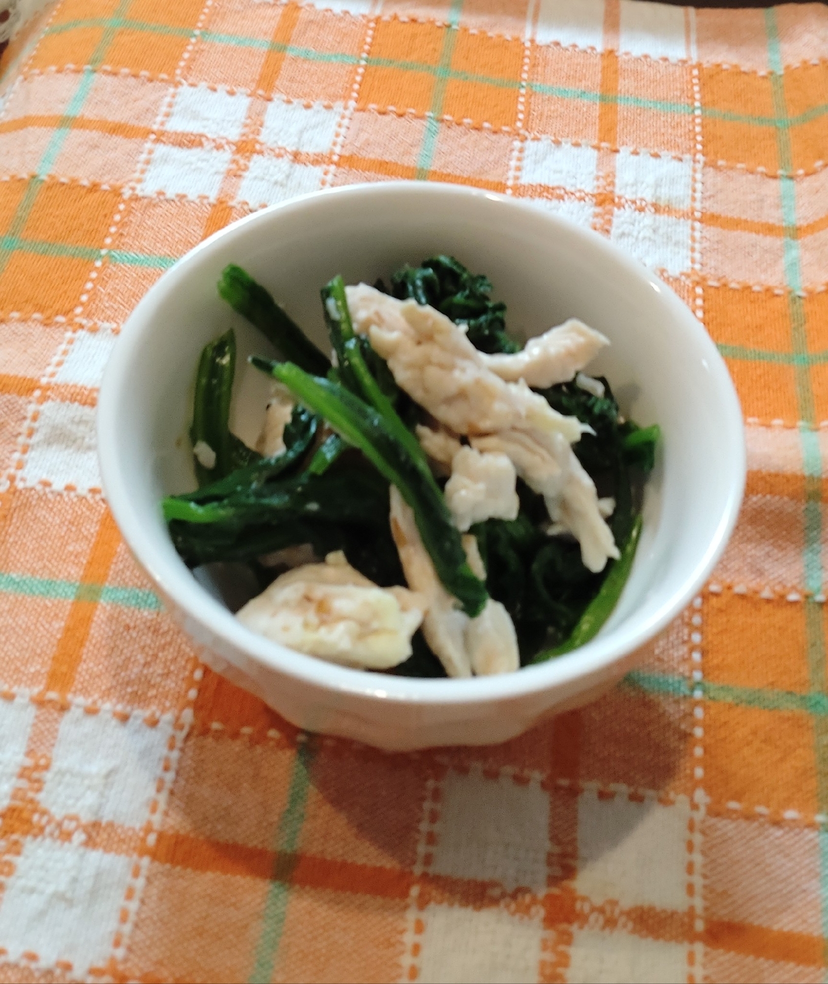 蒸し鶏とほうれん草のレモンかつお節和え