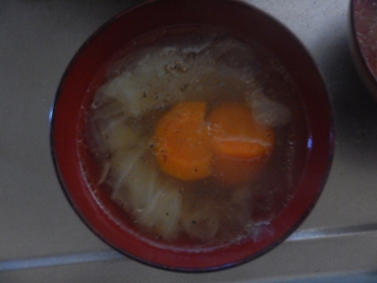 幼児食☆キャベツと人参とソーセージのコンソメスープ