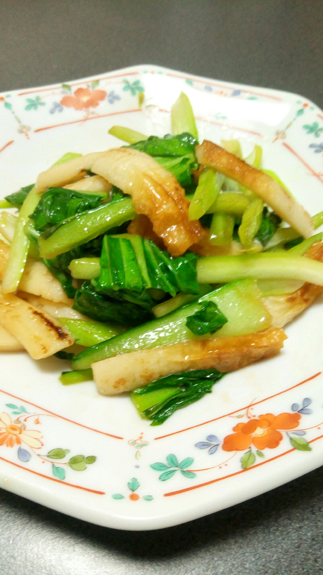 醤油が香ばしい！チンゲン菜とちくわの醤油炒め