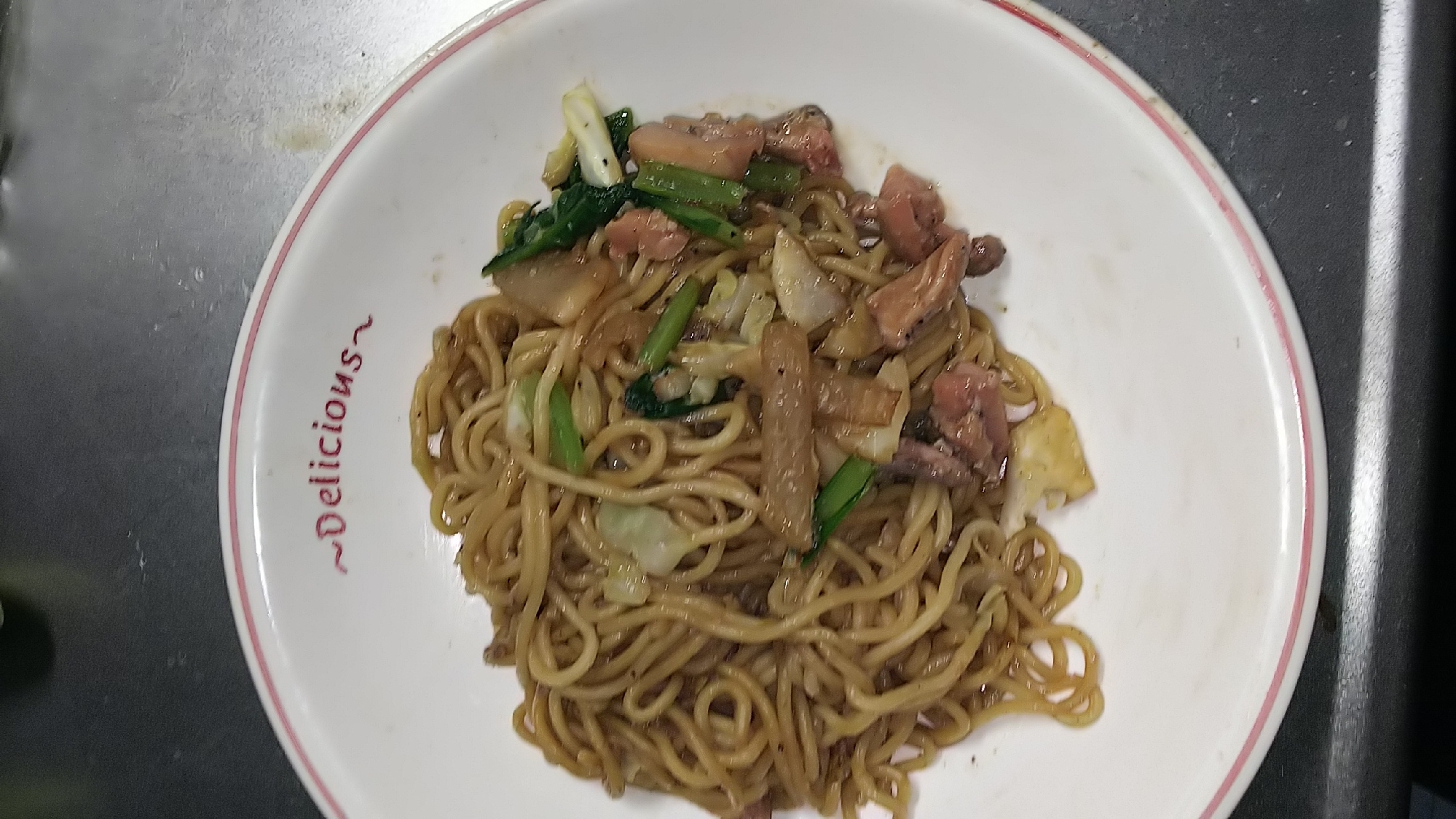 うまさ満点、ホルモンやきそば