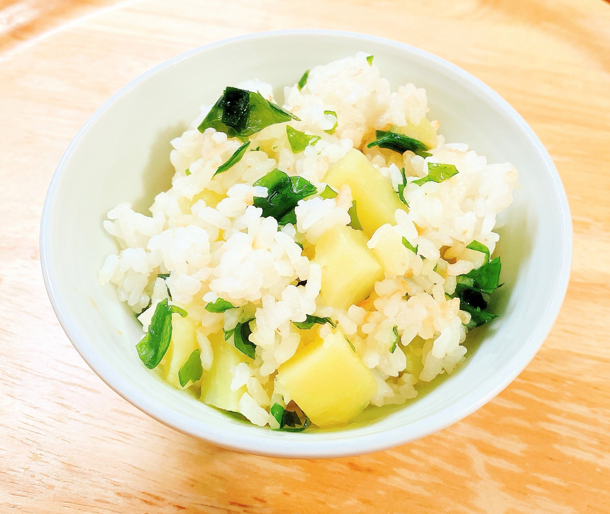 じゃがいもとワカメの炊き込み混ぜご飯