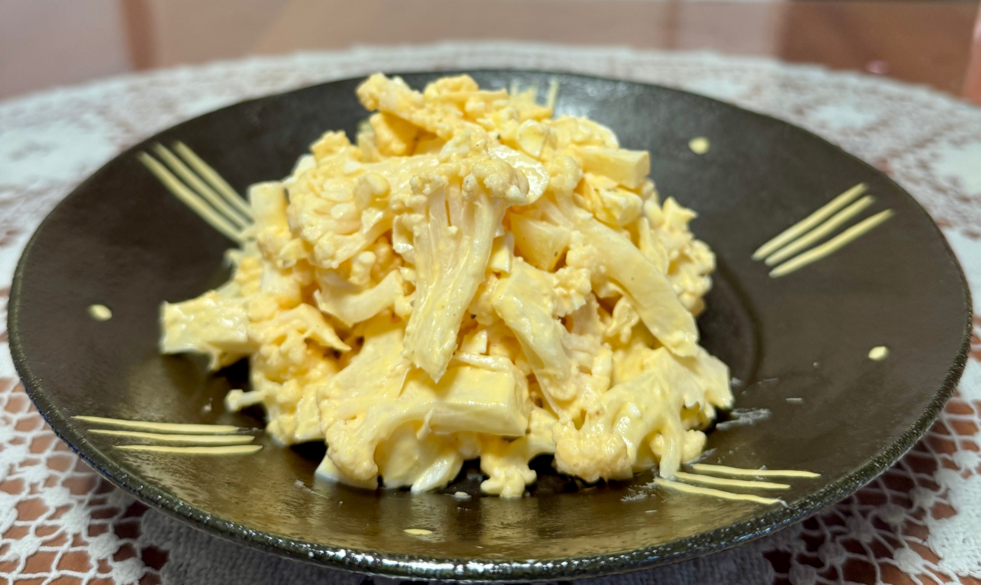 シンプルにꈍ◡ꈍカリフラワーとゆで卵の☆サラダ
