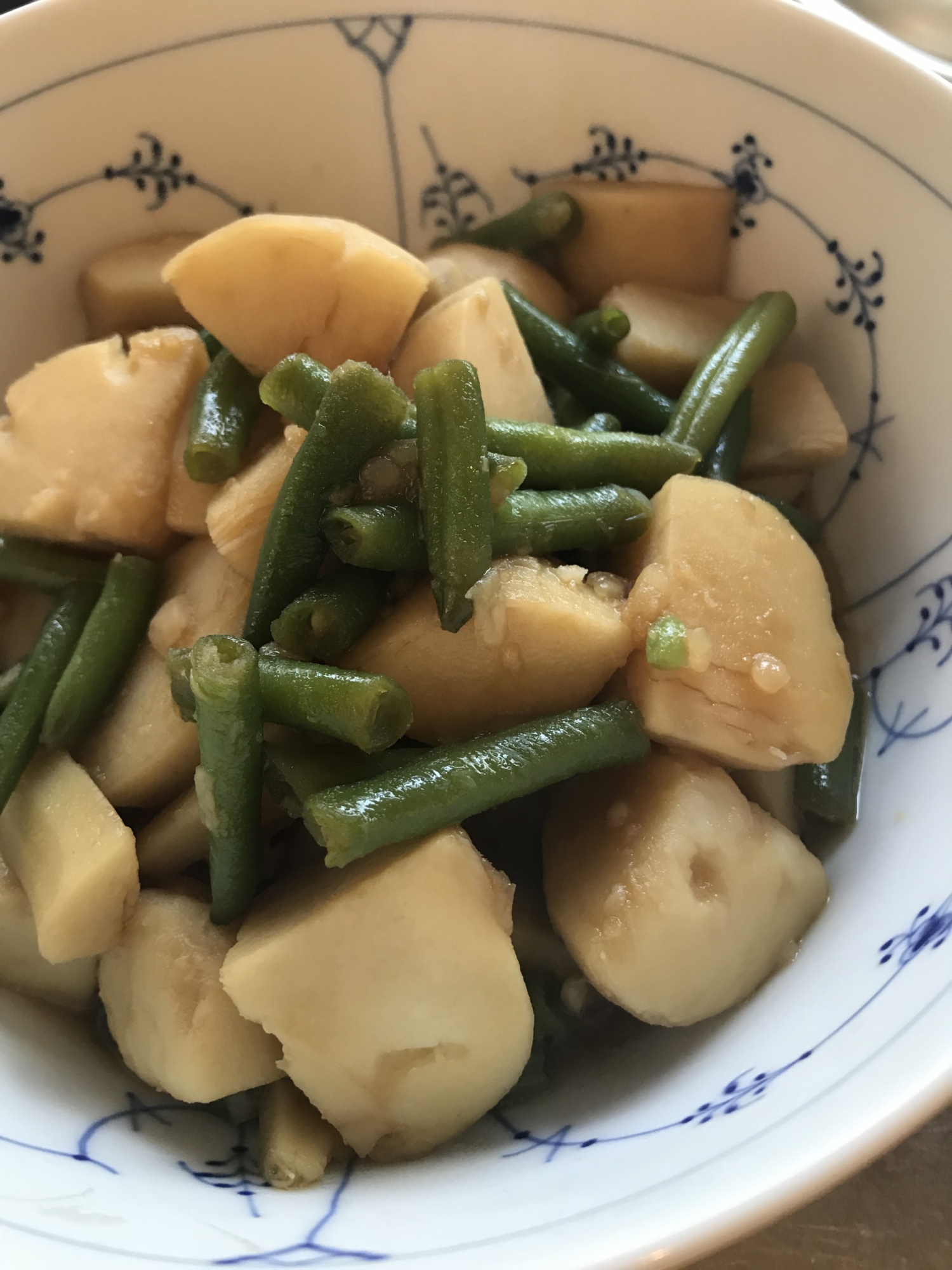 味が染み込む里芋の煮物