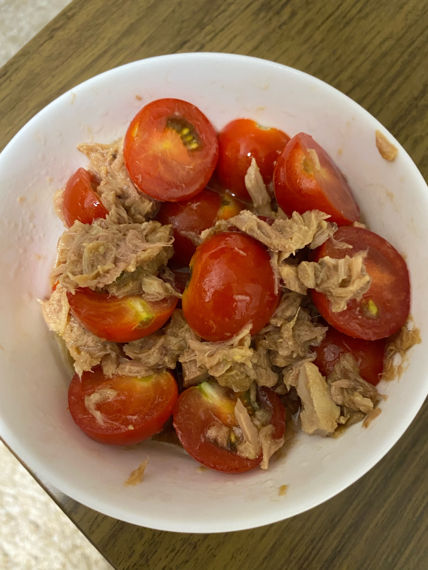 トマトとツナの簡単サラダ