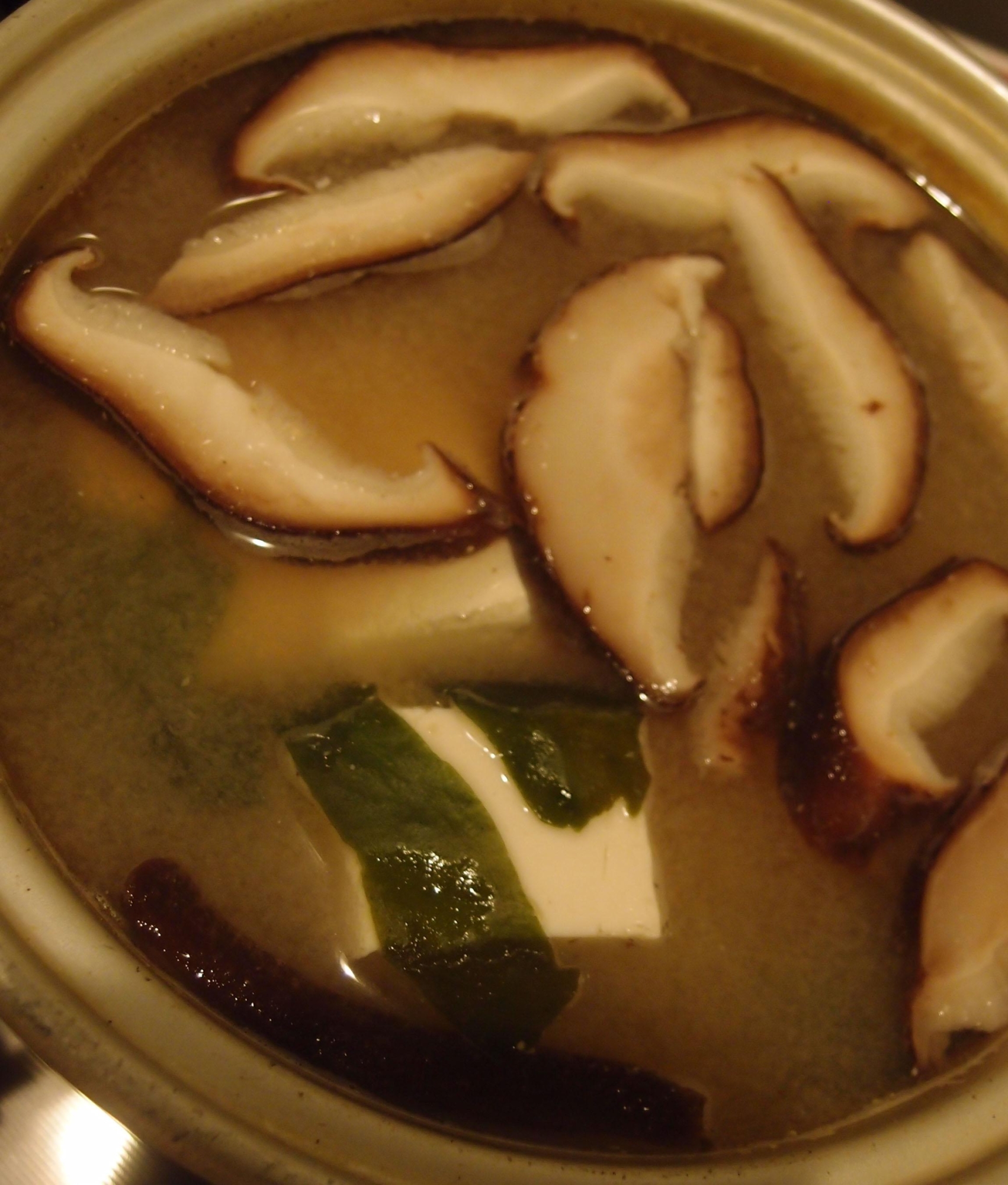 冷凍椎茸とわかめと豆腐のお味噌汁