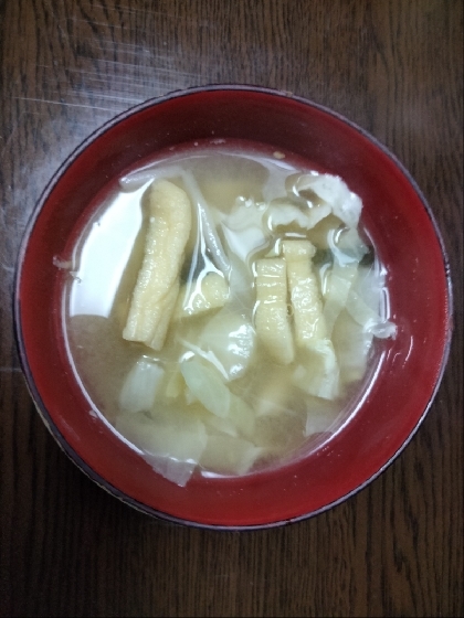 おはようございます。寒くなるとお味噌汁が美味しくて(^^)キャベツたっぷり！美味しくできました。レシピ有難うございました。