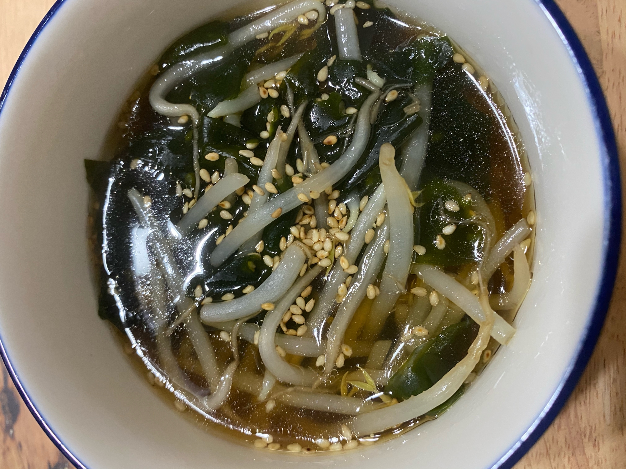 ごま油香る！もやしとわかめのスープ