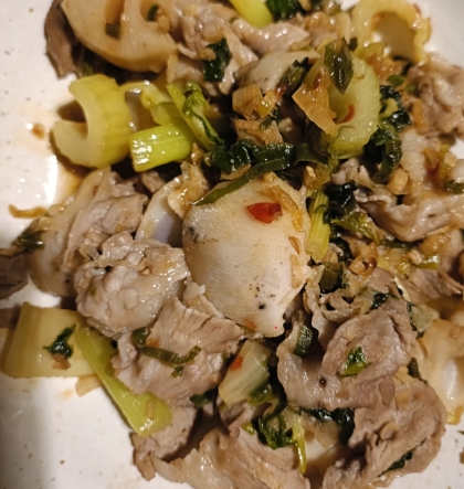 セロリと鶏肉と舞茸の塩麹炒め