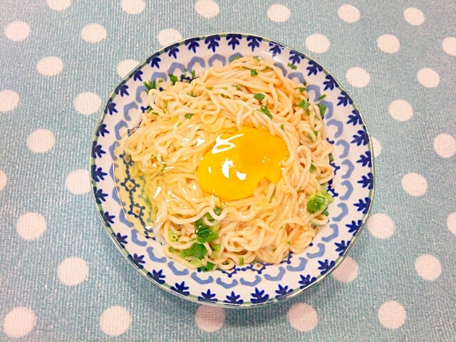 塩にんにくde汁なしラーメン