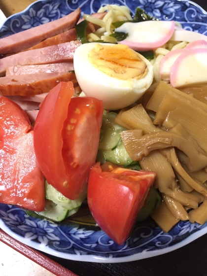 ブロッコリーの芯 パプリカ 紫玉葱の冷やしラーメン