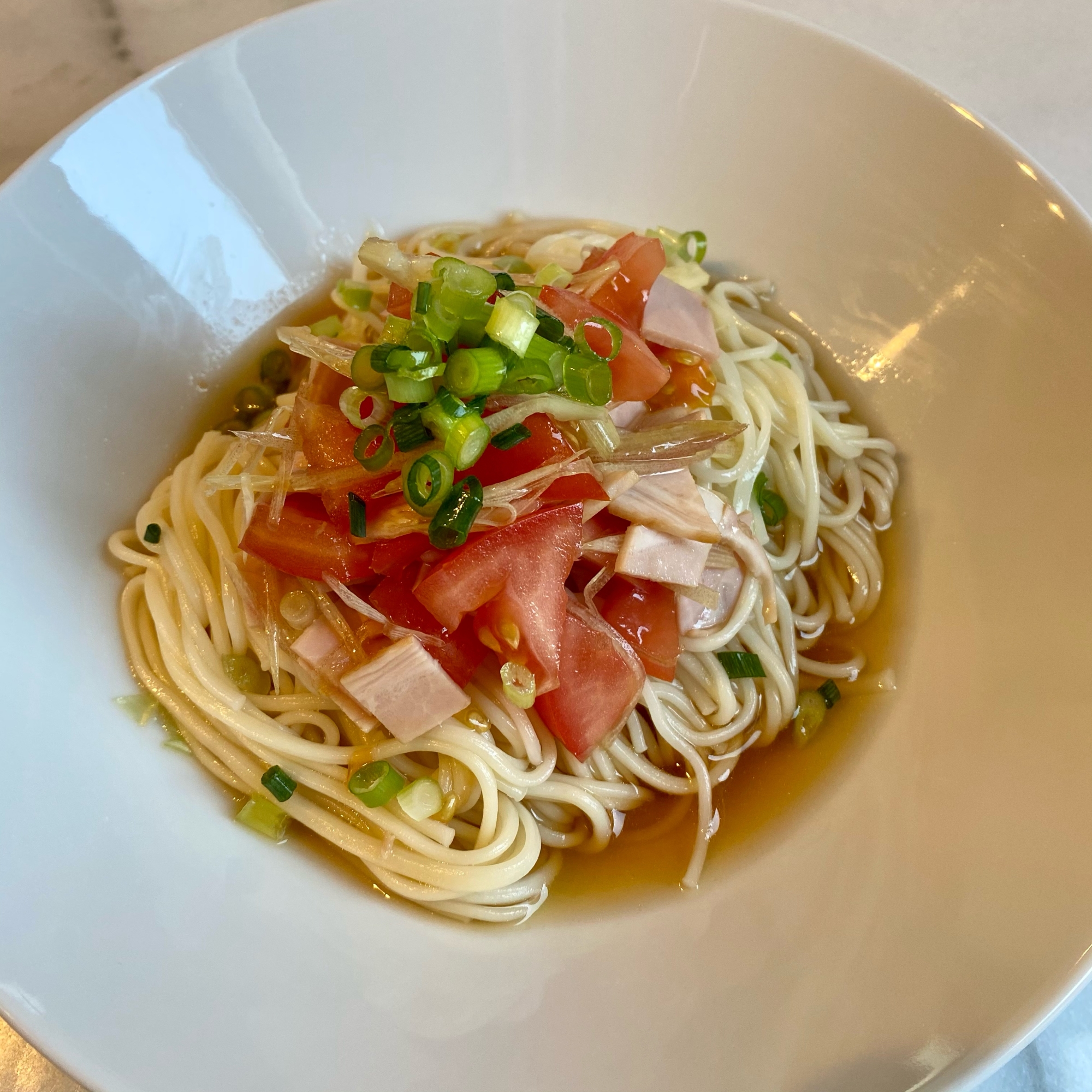 主夫がつくるトマトと茗荷のそうめん