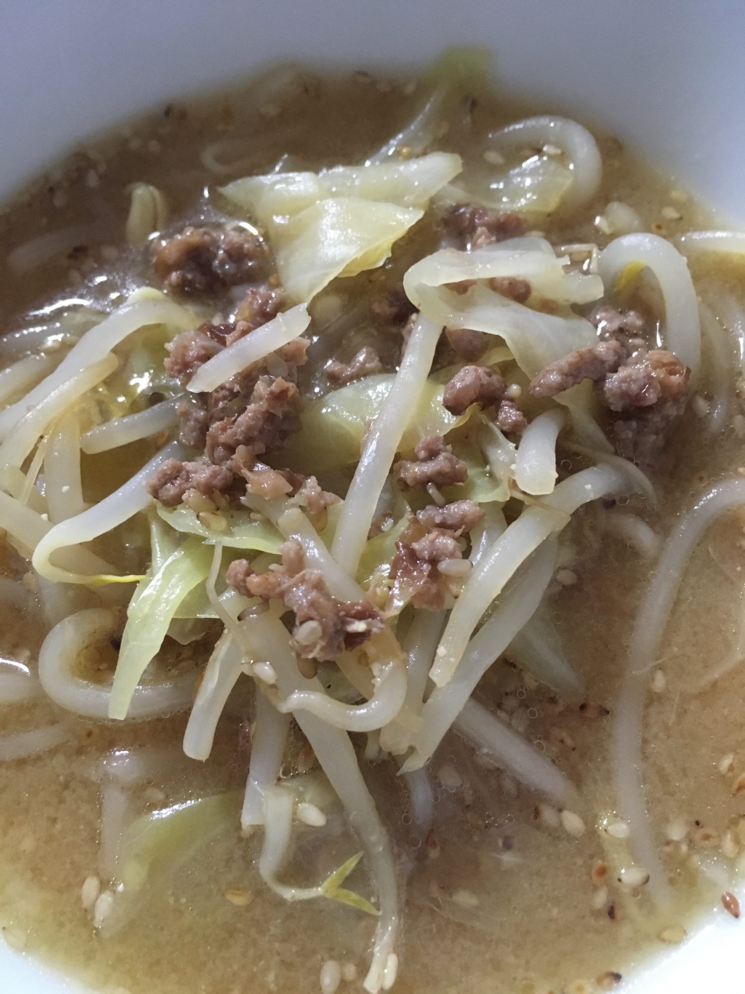 キャベツともやしのラーメン風スープ