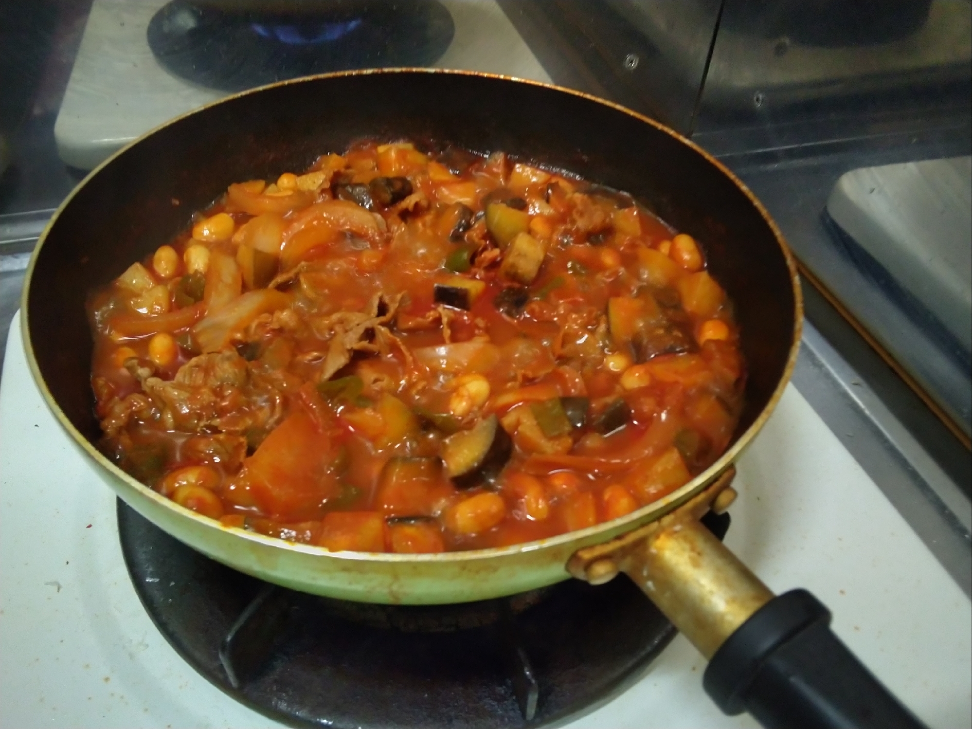 「おつまみ」牛肉と大豆のトマト煮込み