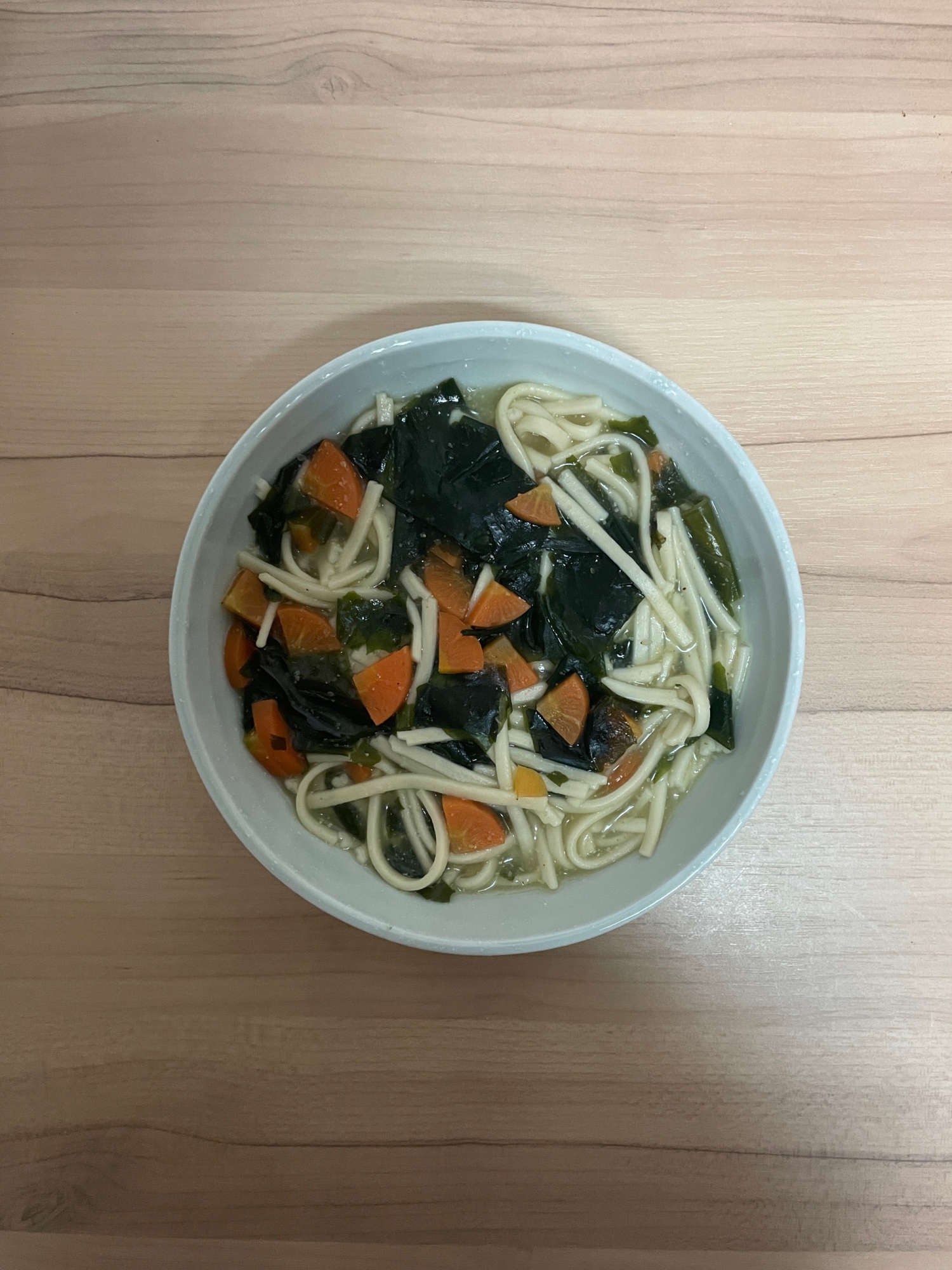人参とわかめの白すりごまうどん
