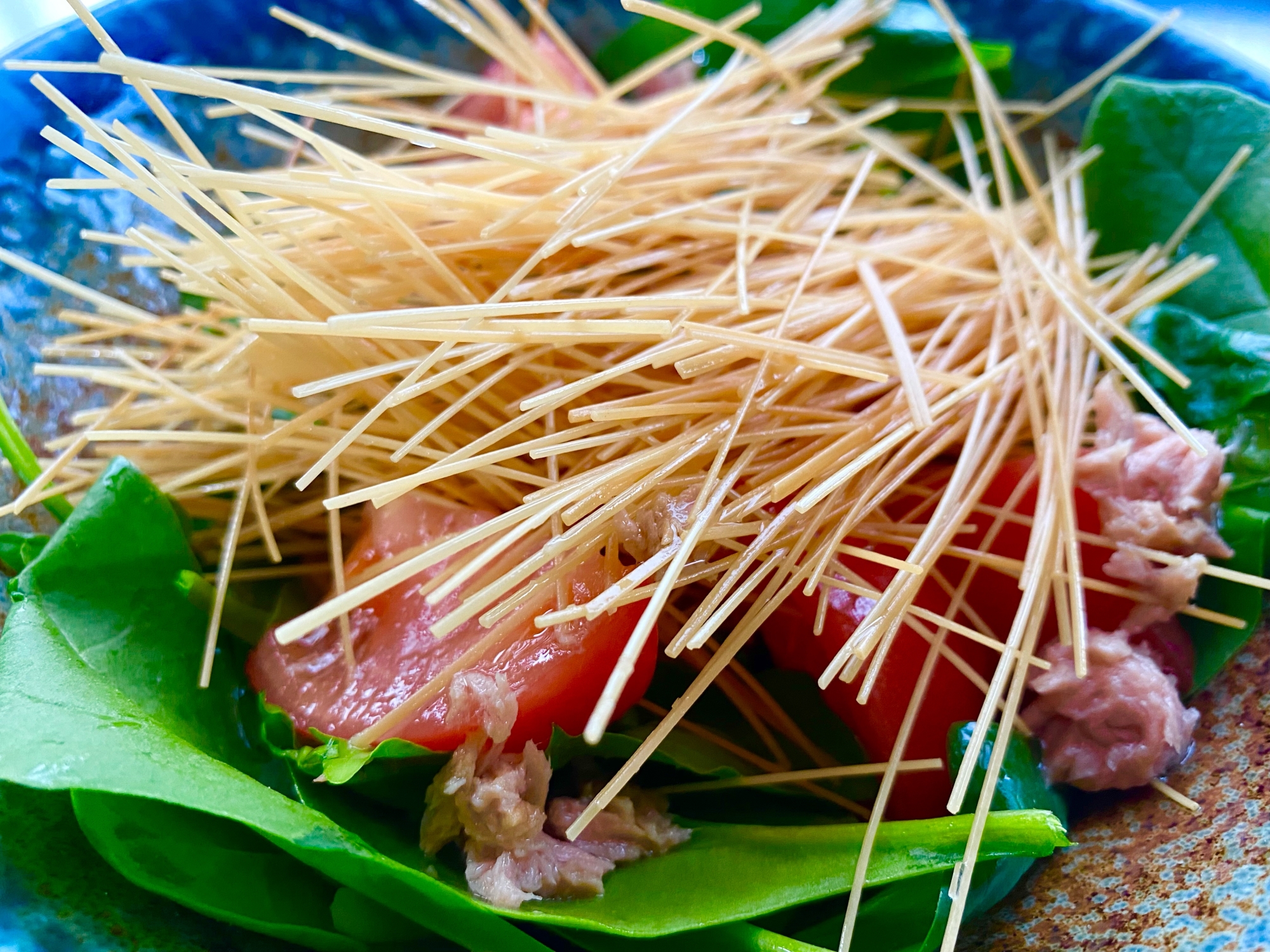 居酒屋さん風？コンビニ風？！カリカリ麺のサラダ